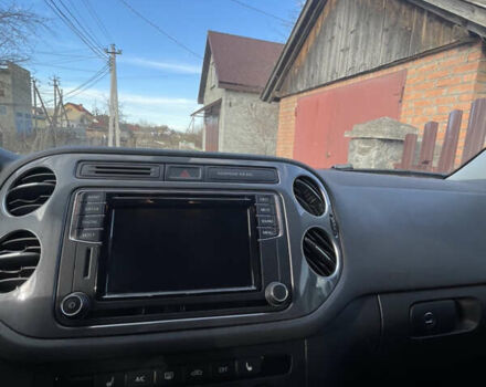 Сірий Фольксваген Тігуан, об'ємом двигуна 2 л та пробігом 40 тис. км за 17999 $, фото 10 на Automoto.ua
