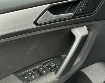 Сірий Фольксваген Тігуан, об'ємом двигуна 1.97 л та пробігом 181 тис. км за 22300 $, фото 5 на Automoto.ua