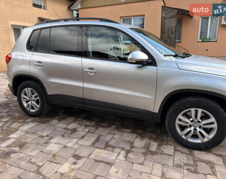 Серый Фольксваген Тигуан, объемом двигателя 1.98 л и пробегом 142 тыс. км за 12800 $, фото 3 на Automoto.ua