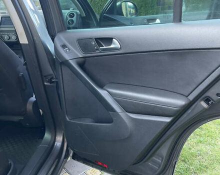 Сірий Фольксваген Тігуан, об'ємом двигуна 2 л та пробігом 205 тис. км за 10800 $, фото 12 на Automoto.ua