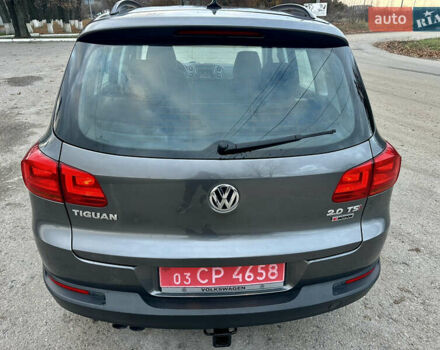 Сірий Фольксваген Тігуан, об'ємом двигуна 2 л та пробігом 150 тис. км за 12300 $, фото 14 на Automoto.ua