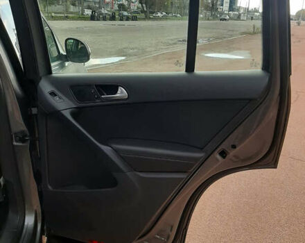 Сірий Фольксваген Тігуан, об'ємом двигуна 2 л та пробігом 206 тис. км за 12600 $, фото 20 на Automoto.ua