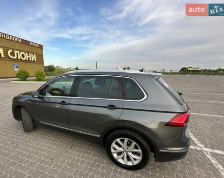 Серый Фольксваген Тигуан, объемом двигателя 2 л и пробегом 245 тыс. км за 26999 $, фото 10 на Automoto.ua