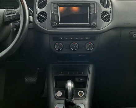 Сірий Фольксваген Тігуан, об'ємом двигуна 2 л та пробігом 206 тис. км за 12600 $, фото 7 на Automoto.ua