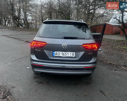 Серый Фольксваген Тигуан, объемом двигателя 1.98 л и пробегом 271 тыс. км за 24500 $, фото 2 на Automoto.ua