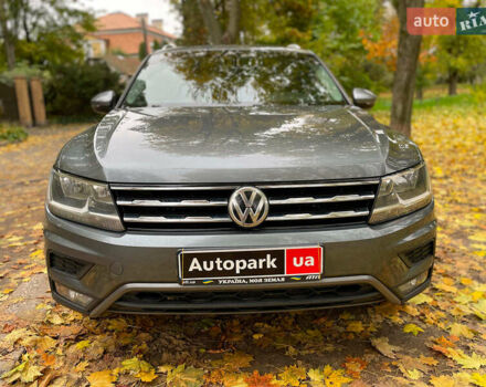 Серый Фольксваген Тигуан, объемом двигателя 2 л и пробегом 205 тыс. км за 16940 $, фото 1 на Automoto.ua