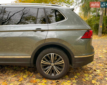 Серый Фольксваген Тигуан, объемом двигателя 2 л и пробегом 205 тыс. км за 16940 $, фото 16 на Automoto.ua