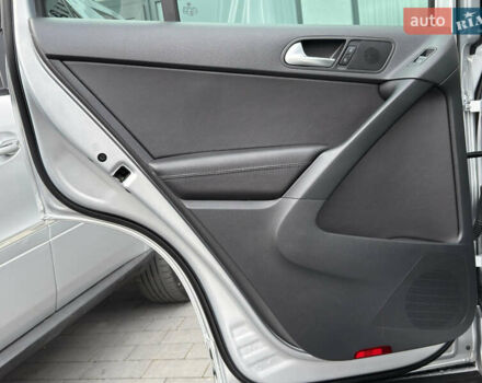 Серый Фольксваген Тигуан, объемом двигателя 2 л и пробегом 181 тыс. км за 15000 $, фото 43 на Automoto.ua