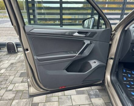 Серый Фольксваген Тигуан, объемом двигателя 2 л и пробегом 320 тыс. км за 20500 $, фото 13 на Automoto.ua