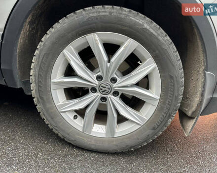 Серый Фольксваген Тигуан, объемом двигателя 1.97 л и пробегом 149 тыс. км за 25500 $, фото 40 на Automoto.ua