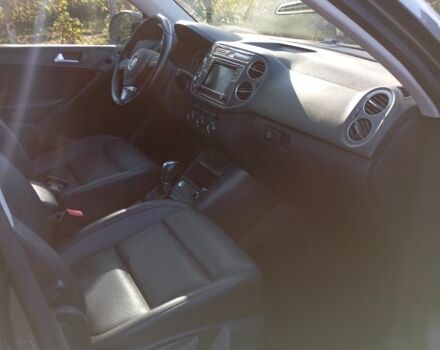 Серый Фольксваген Тигуан, объемом двигателя 2 л и пробегом 160 тыс. км за 15000 $, фото 4 на Automoto.ua