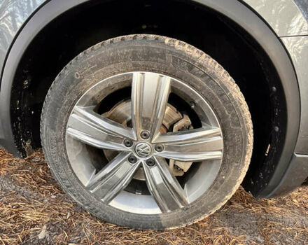 Сірий Фольксваген Тігуан, об'ємом двигуна 1.98 л та пробігом 81 тис. км за 23000 $, фото 9 на Automoto.ua