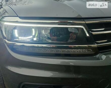 Серый Фольксваген Тигуан, объемом двигателя 2 л и пробегом 194 тыс. км за 25000 $, фото 2 на Automoto.ua