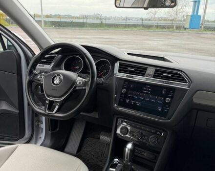 Серый Фольксваген Тигуан, объемом двигателя 2 л и пробегом 167 тыс. км за 15999 $, фото 14 на Automoto.ua