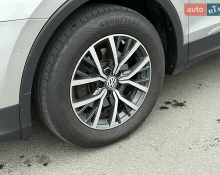 Серый Фольксваген Тигуан, объемом двигателя 2 л и пробегом 263 тыс. км за 18700 $, фото 48 на Automoto.ua