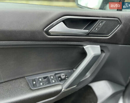 Серый Фольксваген Тигуан, объемом двигателя 2 л и пробегом 126 тыс. км за 19400 $, фото 4 на Automoto.ua