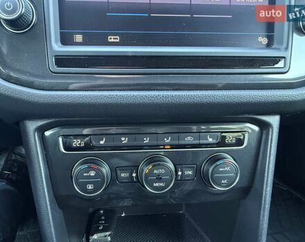 Серый Фольксваген Тигуан, объемом двигателя 2 л и пробегом 224 тыс. км за 25700 $, фото 63 на Automoto.ua