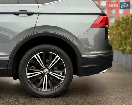 Серый Фольксваген Тигуан, объемом двигателя 2 л и пробегом 155 тыс. км за 18500 $, фото 9 на Automoto.ua