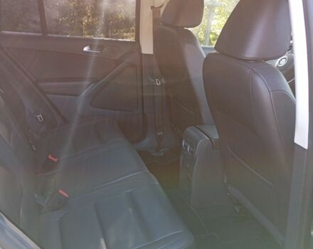 Серый Фольксваген Тигуан, объемом двигателя 2 л и пробегом 160 тыс. км за 15000 $, фото 5 на Automoto.ua