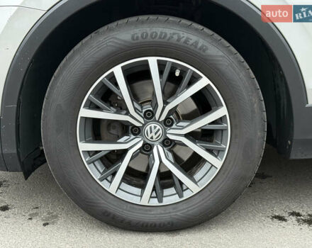 Серый Фольксваген Тигуан, объемом двигателя 2 л и пробегом 263 тыс. км за 18700 $, фото 47 на Automoto.ua