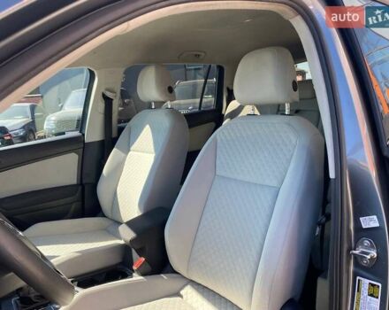 Серый Фольксваген Тигуан, объемом двигателя 2 л и пробегом 172 тыс. км за 14300 $, фото 19 на Automoto.ua