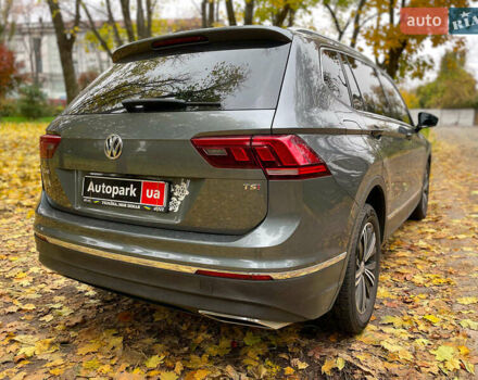 Серый Фольксваген Тигуан, объемом двигателя 2 л и пробегом 205 тыс. км за 16940 $, фото 12 на Automoto.ua