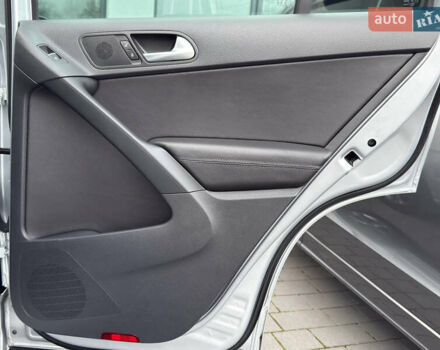 Серый Фольксваген Тигуан, объемом двигателя 2 л и пробегом 181 тыс. км за 15000 $, фото 45 на Automoto.ua