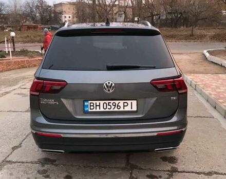 Серый Фольксваген Тигуан, объемом двигателя 2 л и пробегом 75 тыс. км за 20000 $, фото 1 на Automoto.ua