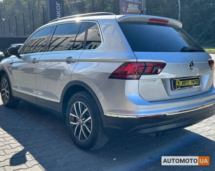 Серый Фольксваген Тигуан, объемом двигателя 2 л и пробегом 364 тыс. км за 18900 $, фото 3 на Automoto.ua