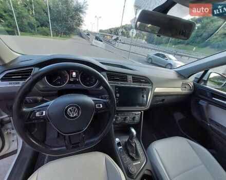 Сірий Фольксваген Тігуан, об'ємом двигуна 1.98 л та пробігом 163 тис. км за 24000 $, фото 12 на Automoto.ua
