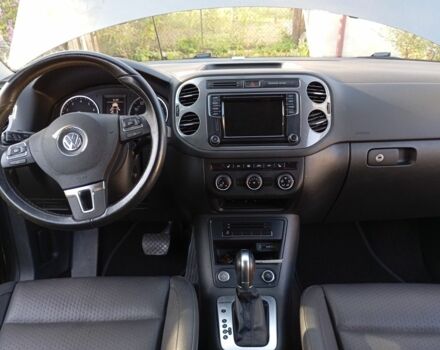 Серый Фольксваген Тигуан, объемом двигателя 2 л и пробегом 160 тыс. км за 15000 $, фото 2 на Automoto.ua