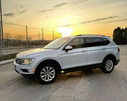 Серый Фольксваген Тигуан, объемом двигателя 2 л и пробегом 107 тыс. км за 16000 $, фото 2 на Automoto.ua