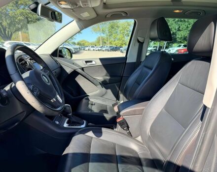 Серый Фольксваген Тигуан, объемом двигателя 2 л и пробегом 53 тыс. км за 12000 $, фото 8 на Automoto.ua