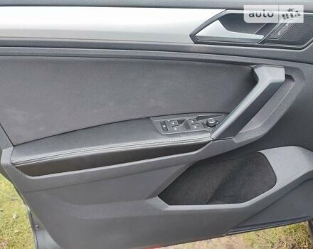 Серый Фольксваген Тигуан, объемом двигателя 2 л и пробегом 194 тыс. км за 25000 $, фото 9 на Automoto.ua