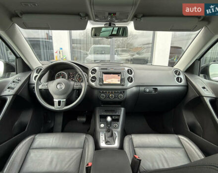 Серый Фольксваген Тигуан, объемом двигателя 2 л и пробегом 181 тыс. км за 15000 $, фото 14 на Automoto.ua
