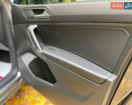 Серый Фольксваген Тигуан, объемом двигателя 2 л и пробегом 205 тыс. км за 16940 $, фото 39 на Automoto.ua