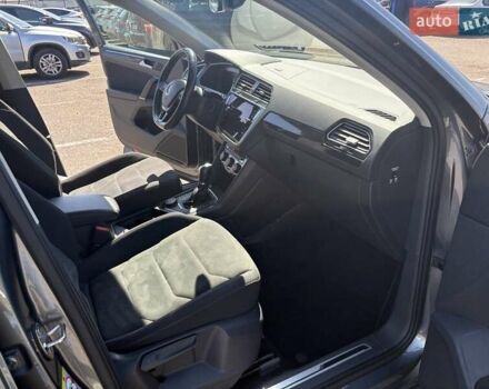 Серый Фольксваген Тигуан, объемом двигателя 1.98 л и пробегом 116 тыс. км за 28000 $, фото 22 на Automoto.ua