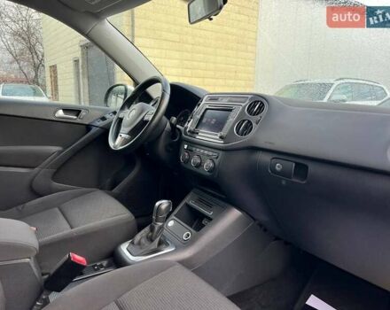 Сірий Фольксваген Тігуан, об'ємом двигуна 2 л та пробігом 196 тис. км за 13300 $, фото 23 на Automoto.ua