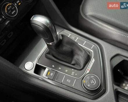 Сірий Фольксваген Тігуан, об'ємом двигуна 1.98 л та пробігом 152 тис. км за 18400 $, фото 47 на Automoto.ua