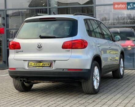 Сірий Фольксваген Тігуан, об'ємом двигуна 2 л та пробігом 196 тис. км за 13300 $, фото 6 на Automoto.ua