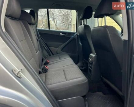 Сірий Фольксваген Тігуан, об'ємом двигуна 2 л та пробігом 196 тис. км за 13300 $, фото 24 на Automoto.ua