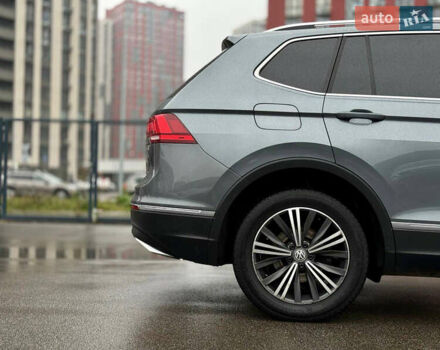 Серый Фольксваген Тигуан, объемом двигателя 2 л и пробегом 155 тыс. км за 18500 $, фото 11 на Automoto.ua