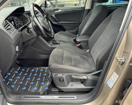 Серый Фольксваген Тигуан, объемом двигателя 2 л и пробегом 320 тыс. км за 20500 $, фото 19 на Automoto.ua