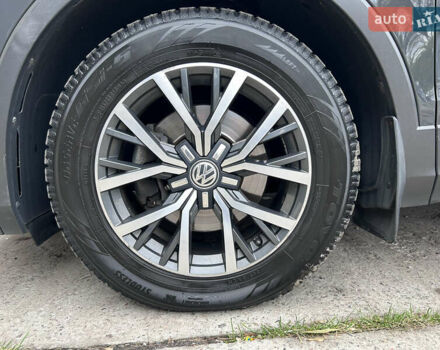 Серый Фольксваген Тигуан, объемом двигателя 1.98 л и пробегом 265 тыс. км за 20999 $, фото 3 на Automoto.ua