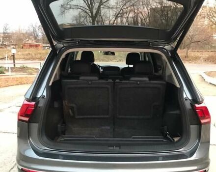 Серый Фольксваген Тигуан, объемом двигателя 2 л и пробегом 75 тыс. км за 20000 $, фото 15 на Automoto.ua