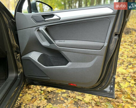 Серый Фольксваген Тигуан, объемом двигателя 1.98 л и пробегом 265 тыс. км за 20999 $, фото 27 на Automoto.ua