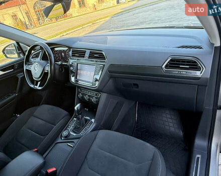 Серый Фольксваген Тигуан, объемом двигателя 2 л и пробегом 224 тыс. км за 25700 $, фото 67 на Automoto.ua