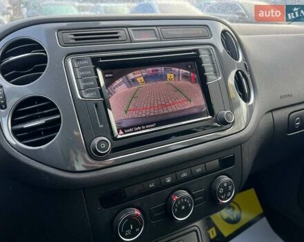 Сірий Фольксваген Тігуан, об'ємом двигуна 2 л та пробігом 196 тис. км за 13300 $, фото 18 на Automoto.ua