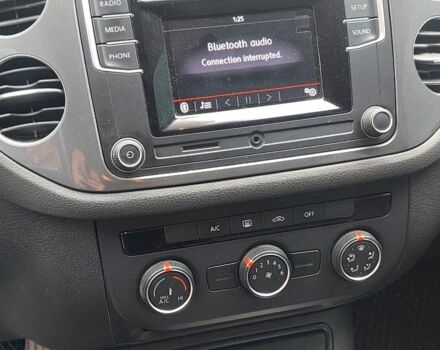 Сірий Фольксваген Тігуан, об'ємом двигуна 2 л та пробігом 48 тис. км за 14000 $, фото 9 на Automoto.ua