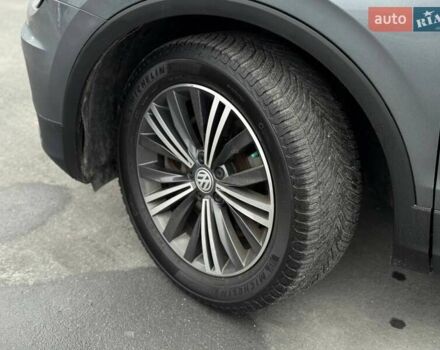 Сірий Фольксваген Тігуан, об'ємом двигуна 1.98 л та пробігом 152 тис. км за 18400 $, фото 5 на Automoto.ua